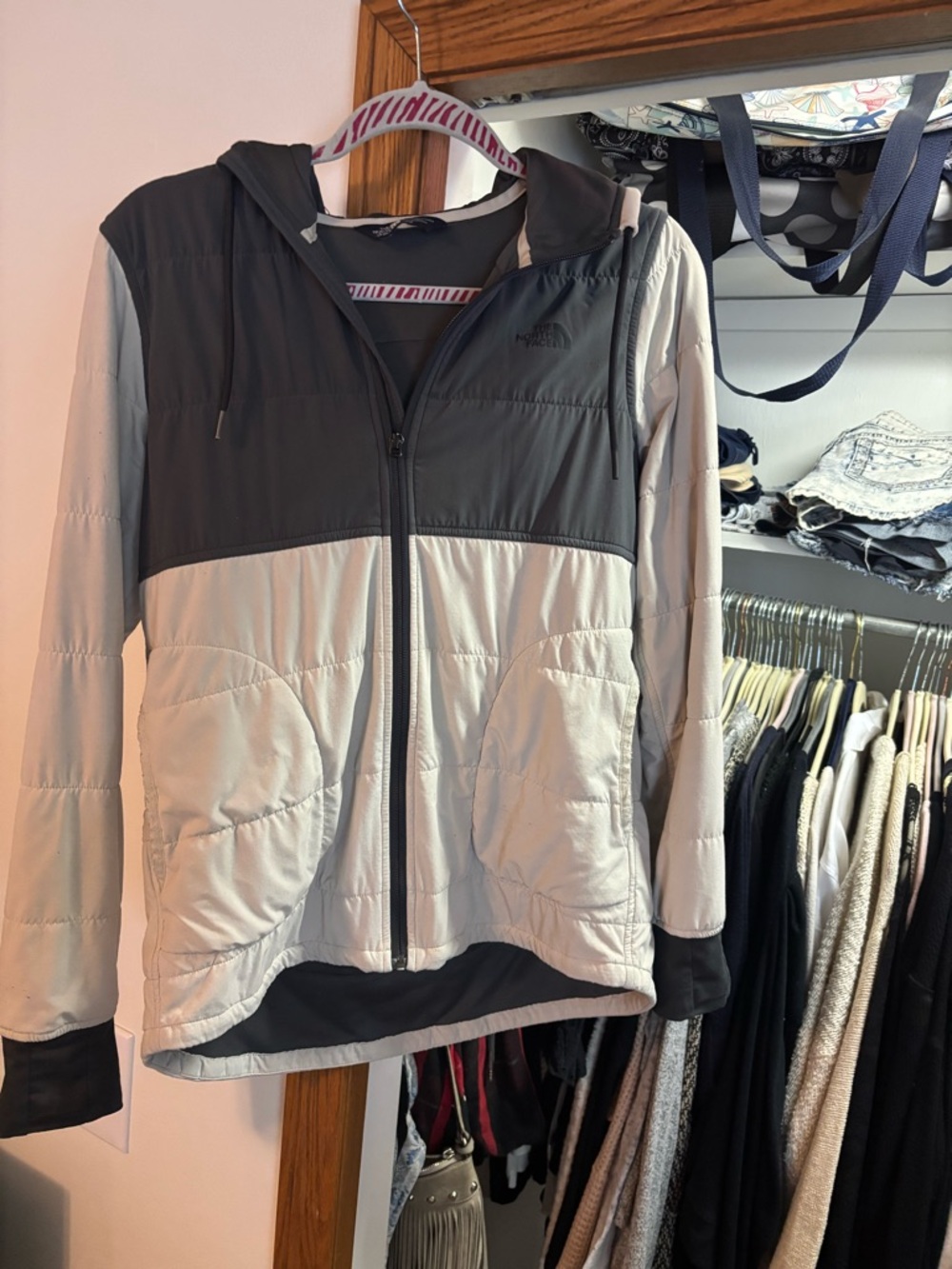North Face Hooded Puffer Jacket in Dark Gray and Light tan super cute💗